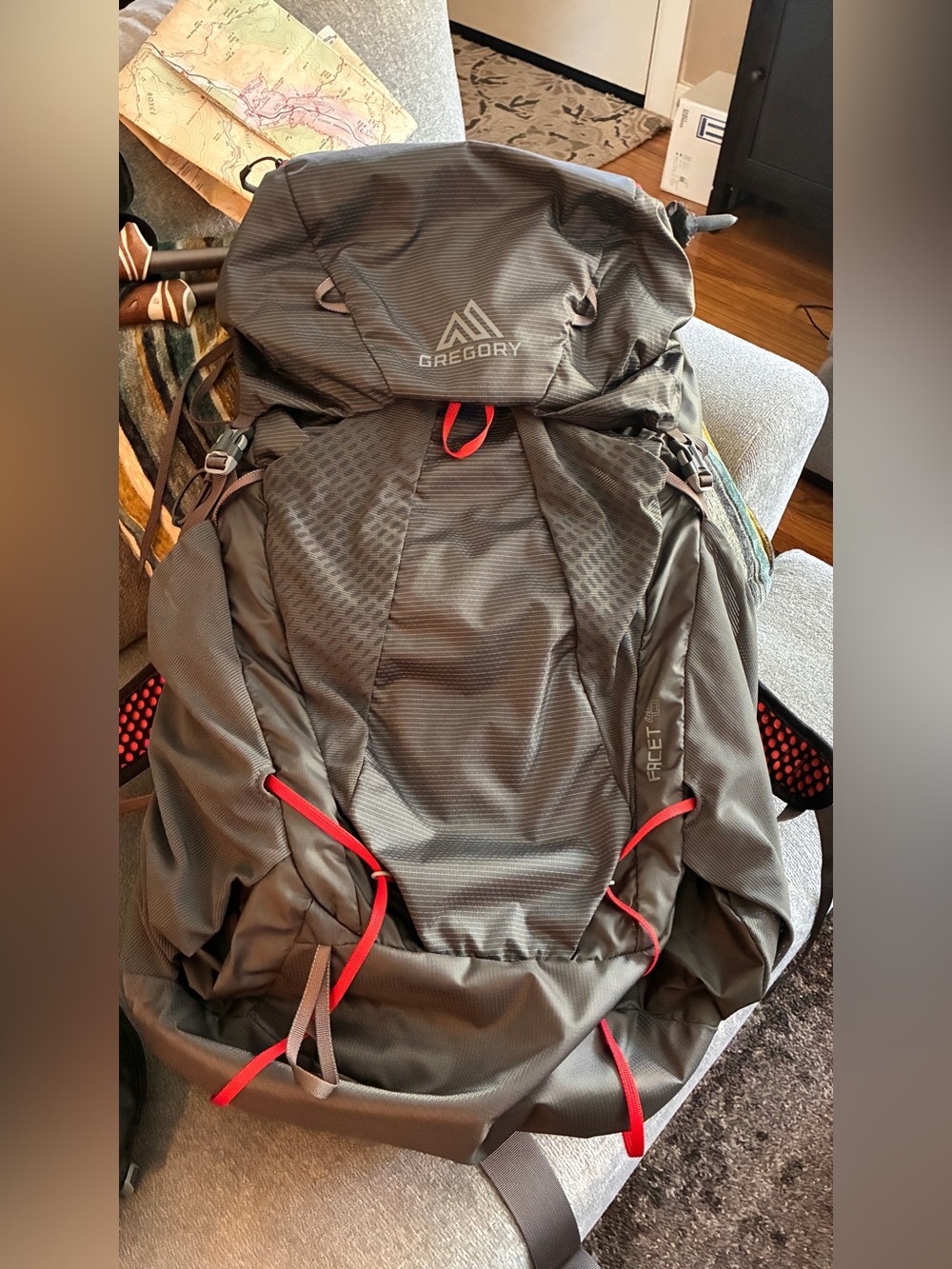 Gregory women’s Gray Backpack with Red Accents - Facet 45 ultra light. - M